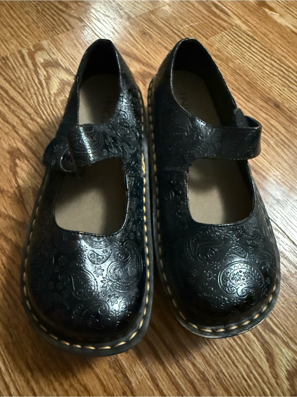 Embossed Mary Jane Comfort Clogs Size 6.5